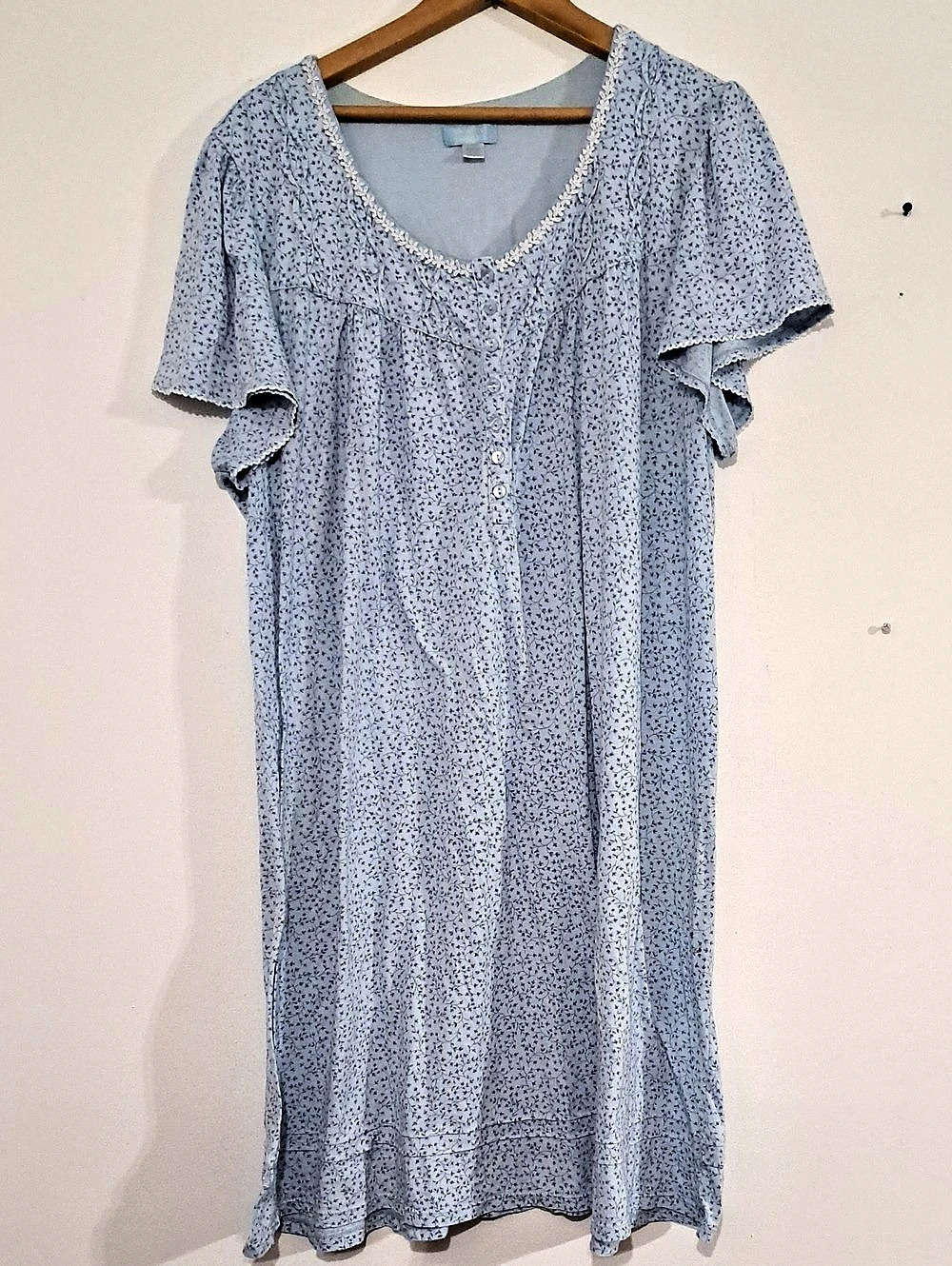 Celestial Dreams Floral Nightgown in Blue Size 3X/22W Like New 60% Cotton